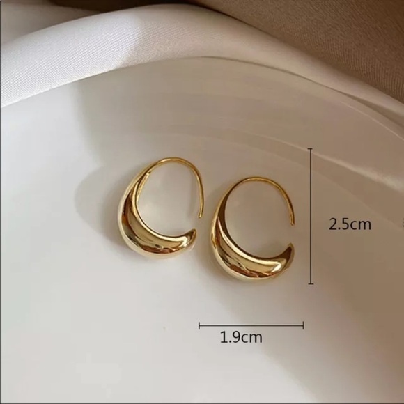 New Gold Plated C shape earrings - Picture 3 of 9